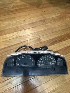 Cuadro de instrumentos velocímetro Toyota 4Runner 1999-2000 millas desconocidas vendido como está - Imagen 1 de 12