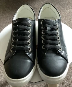 *****Wunderschöner schwarzer Damen-Slipper Trainer Größe 5 Top Zustand**** - Bild 1 von 4