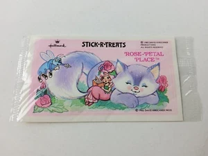 Hoja de golosinas adhesiva vintage 1983 Hallmark Stick-r-treats pétalos de rosa NUEVO - Imagen 1 de 2