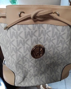 WENDY KEEN GRAY/WHITE SIGNATURE  X- LARGE  SHOULDER TOTE  BAG  EXCEL COND - Picture 1 of 9