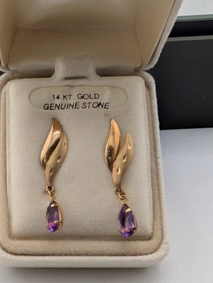 NOVO~OURO AMARELO 14k~**BRINCOS GOTA DE AMETISTA**~Forma de pêra~1,1 gramas~CAIXA - Imagem 1 de 4