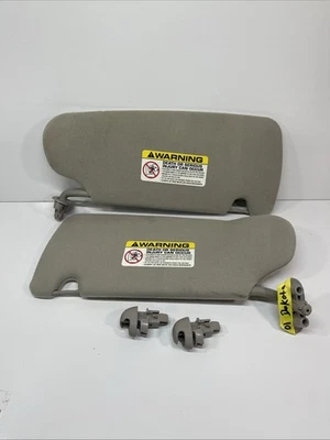 Комплект из пары солнцезащитных козырьков со стороны водителя и пассажира для Dodge Dakota 2000-2003 годов выпуска - Изображение 1 из 4