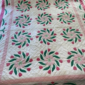Vintage Quilt Appliquéd Circle Tulips Hand Sewn Pieced Pinks Green 100% Cotton - Picture 1 of 9