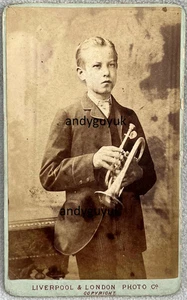 CDV BOY TRUMPET MUSICAL INSTRUMENT CORNET ANTIQUE LIVERPOOL & LONDON PHOTO CO - Foto 1 di 2