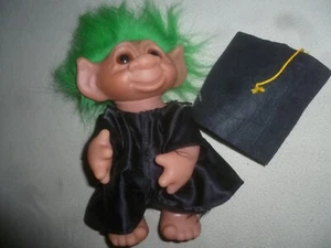 VINTAGE DAM THOMAS TROLL GRADUATION CAP GOWN 10" DOLL GREEN HAIR 1977 DENMARK - Picture 1 of 5