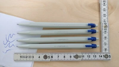 4 bolígrafos Swiss Caran d'Ache 825 coleccionables plástico de trabajo azul Foto 1 de 4