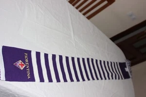 Official Wool Scarf Of The Italian Team Fiorentina - Picture 1 of 2