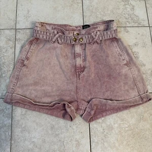 Urban Outfitters BDG Denim Mom Shorts High Waist Belted Acid Wash Pink Size 28 - Picture 1 of 12