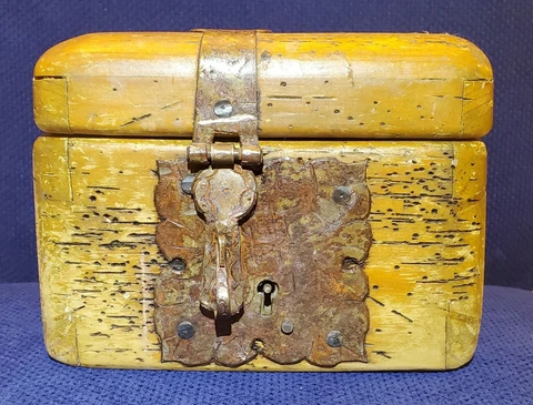 Rare Antique Early Small Worm Wood Chest Trunk Box - Very Cool Item Hard to Find Cover