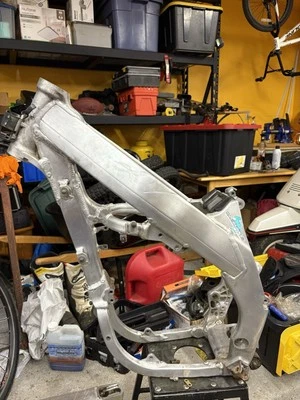 Cuadro CRF450R 2003 OEM Honda cuadro principal chasis aluminio CRF450 CRF 450R 200 Foto 1 de 4