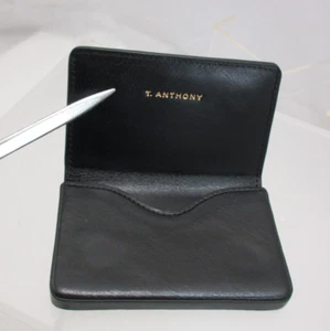 T. Anthony Visitenkartenetui Hardcover Leder Magnetverschluss schwarz - Bild 1 von 7