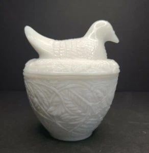 Vintage Avon White Milk Glass Hen on Nest Candy Dish Embossed Pattern Chicken 5" - Picture 1 of 10