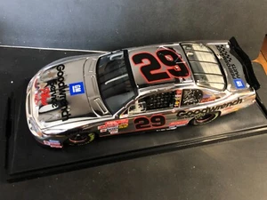 Kevin Harvick #29 GM Goodwrench / Black 2001 Monte Carlo Platinum /300 Action - Picture 1 of 4