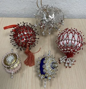 5 VINTAGE ‘60’s SATIN BEADED SEQUINED CHRISTMAS TREE ORNAMENTS EXCELLENT - Picture 1 of 5