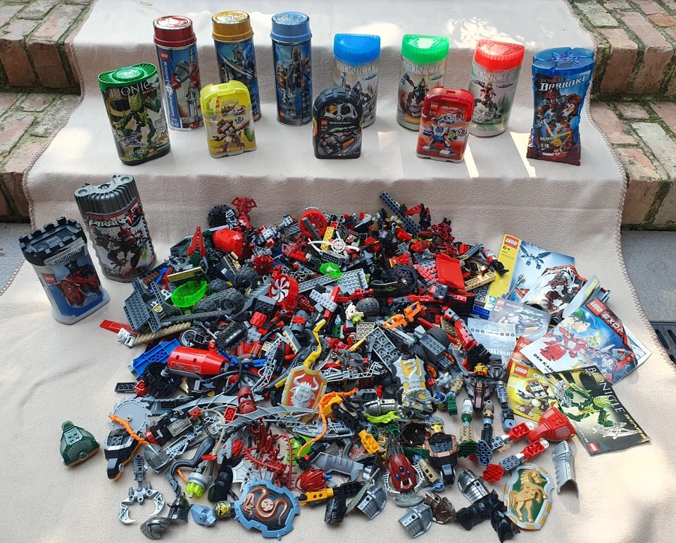 LEGO Bionicle Knights Kingdom Konvolut 5,5 kg Masken Köpfe Waffen OVP Steine - Bild 1 von 4