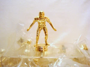 LOTE 0F 80 PIEZAS TROFEO TROFEO DE FÚTBOL MASCULINO ORO TROFEO TOPPERS PLÁSTICO - Imagen 1 de 6