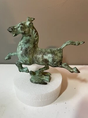 Réplica de bronce vintage de la dinastía Han estatua “Caballo volador de Gansu” Foto 1 de 4
