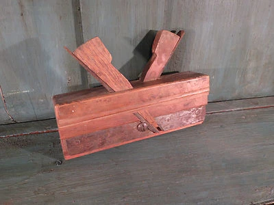 Ancien rabot de menuisier decoration montagne vieux métiers  french antique - Photo 1/3