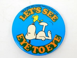 Botón Pinback 5D Peanuts Snoopy Woodstock 'Let's See Eye To Eye' años 60 - Imagen 1 de 2