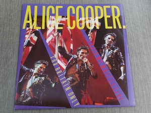 Alice Cooper FOR BRITAIN ONLY / UNDER MY WHEELS 1982 UK 7" P/S PLAYS MINT HEAR - Picture 1 of 13
