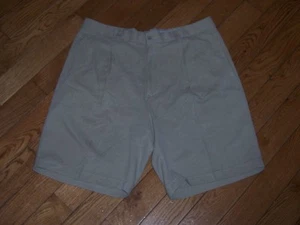 TOMMY BAHAMA SHORTS KHAKI PLISSEE VORNE GR 36 100 % SEIDE HELLBRAUN - Bild 1 von 1
