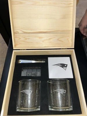 The Memory Company New England Patriots conjunto em caixa de madeira - Imagem 1 de 2