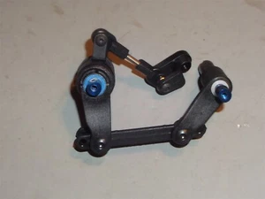 TRAXXAS T-MAXX 3.3 STEERING LINKAGE BELLCRANK - Picture 1 of 2