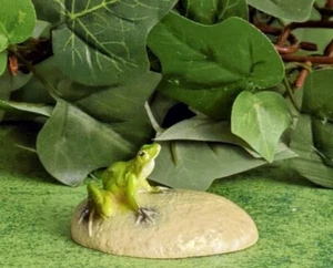 Fiddlehead Fairy Garden Miniature Frog on a Rock Gnome Garden Flower Pot New - Bild 1 von 6