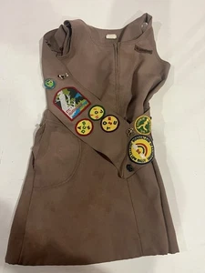 Fascia Milwaukee vintage ragazza scout con molte toppe e un bottone e spilla - Foto 1 di 8