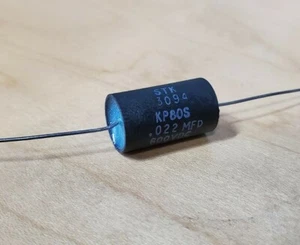 STK DE LOTE ANTIGUO LÁMINA DE PELÍCULA POLY PRO 0.022UF @ 600V CONDENSADOR guitarra / tapas de amplificador lote de 10 - Imagen 1 de 3