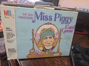 Juego de cartas vintage 1980 The Very Fashionable Miss Piggy Milton Bradley completo - Imagen 1 de 5