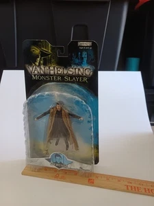 Val Helsing Monster Slayer - Dracula Action Figure - Picture 1 of 4
