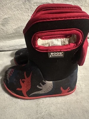 Botas impermeables Bogs para niños pequeños talla 5 Cool Dino Foto 1 de 4