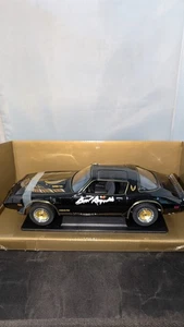 GREENLIGHT SMOKEY AND THE BANDIT II 1980 TRANS AM - 1:18 - BURT REYNOLDS SIGNED - Picture 1 of 20