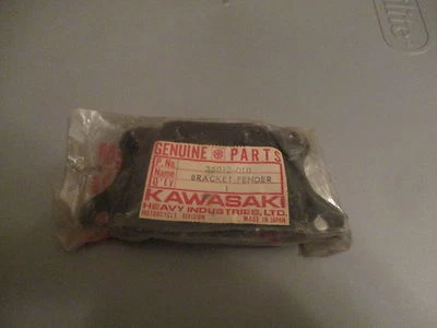 Soporte guardabarros delantero NOS Kawasaki OEM 1970 G4TR G4 TR 35012-010 Foto 1 de 2