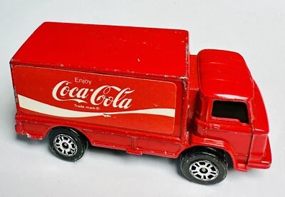 1973 VINTAGE CORGI JUNIORS COCA COLA #87 DELIVERY TRUCK LEYLAND TERRIER - Image 1 of 4