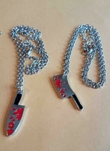 Colgantes de cuchillo/cuchillo de carnicero sangriento sin usar en paquete con cadenas para gargantillas de 16 pulgadas (2 piezas) - Imagen 1 de 4