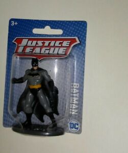 3" JUSTICE LEAGUE (DC COMICS)(THE DARK KNIGHT)MINI BATMAN COLLECTIBLE FIGURINE!!