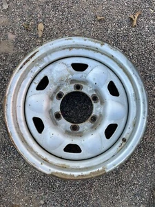 One Wheel - Toyota Land Cruiser 1980's FJ62 Rim - Picture 1 of 7