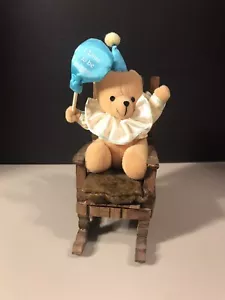 Oso de felpa en mecedora para ropa sostiene tela "globo" - Imagen 1 de 9