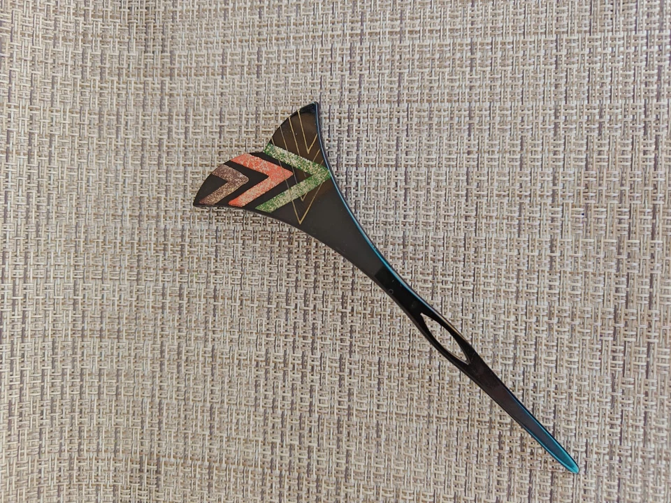 Bastão de cabelo japonês Kanzashi acrílico preto vintage com ouro verde vermelho Maki-e - Imagem 1 de 4