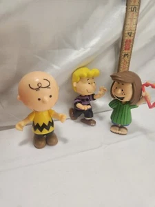 CHARLIE BROWN PEANUTS GANG (Lot of 3) Just Play Figures - Picture 1 of 11
