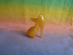 Monster High Ersatz Clawdia Wolf Frights Kamera Action Gold rechter Schuh - Bild 1 von 4