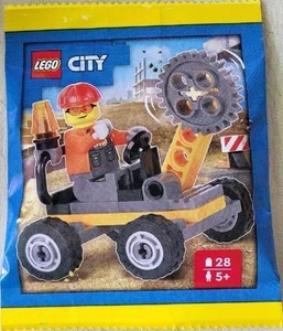 LEGO City: Construction Worker Minifigure with Buzzsaw Vehicle - Picture 1 of 7