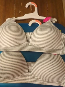 Maidenform 36A Girls' 2pk Molded Triangle Pullover Padded Comfort Bra - Picture 1 of 4