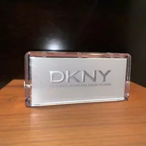 DKNY exhibitor base (S) - Picture 1 of 6