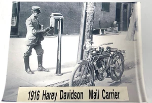 Fotodruck Sammlerausstellung von Harley-Davidson Motorrad Postträger - Bild 1 von 2