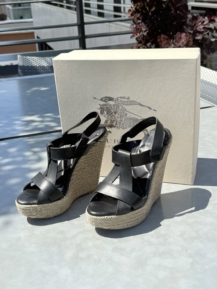 Cuñas Burberry de cuero negro talla 40 Foto 1 de 4