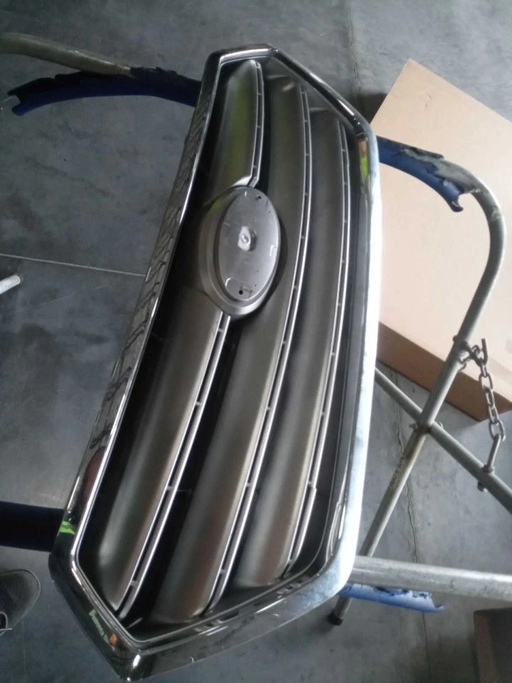 Rejilla sedán cromada envolvente para 15-17 LEGACY 436800 Foto 1 de 1