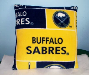 NEU BUFFALO SABRES FLEECE KISSEN GELB BLAU NHL HOCKEY L@@K SABRETOOTH - Bild 1 von 1